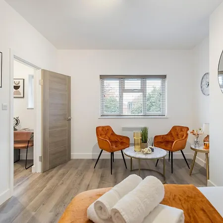 Beautiful-Cosy-King Sized Bed Flat 3 Min Walk To Tube Station Apartment London Exterior photo